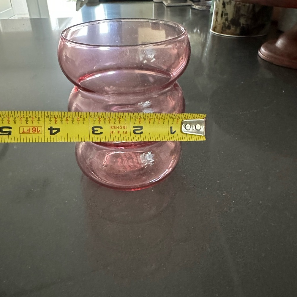 Elegant Pink Glass Vase - Picture 4 of 4
